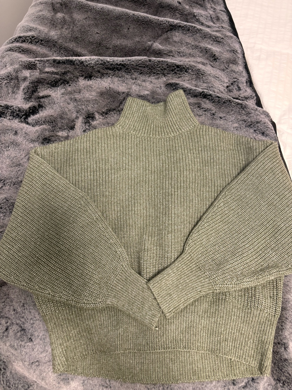 H&M Olive Green Ribbed Turtleneck Sweater